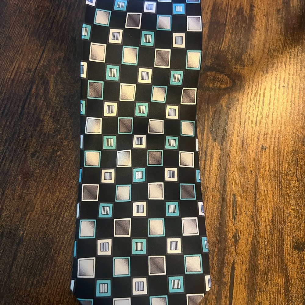 Geometric Patterned Tie